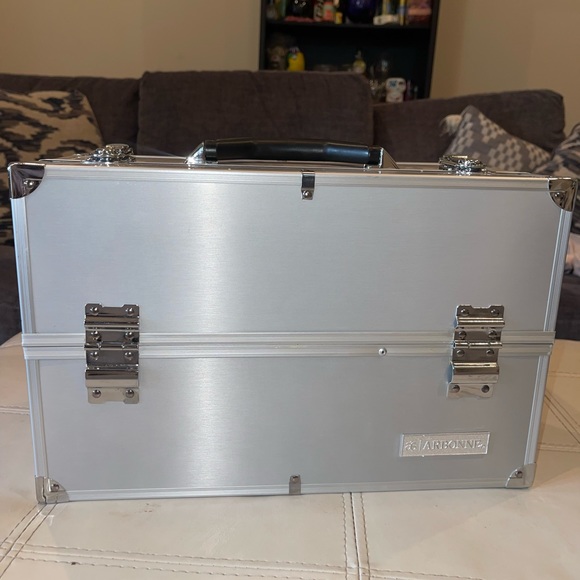 Cosmetic trunk- Cosmetic artist Arbonne Hard-case Tote - Picture 13 of 15